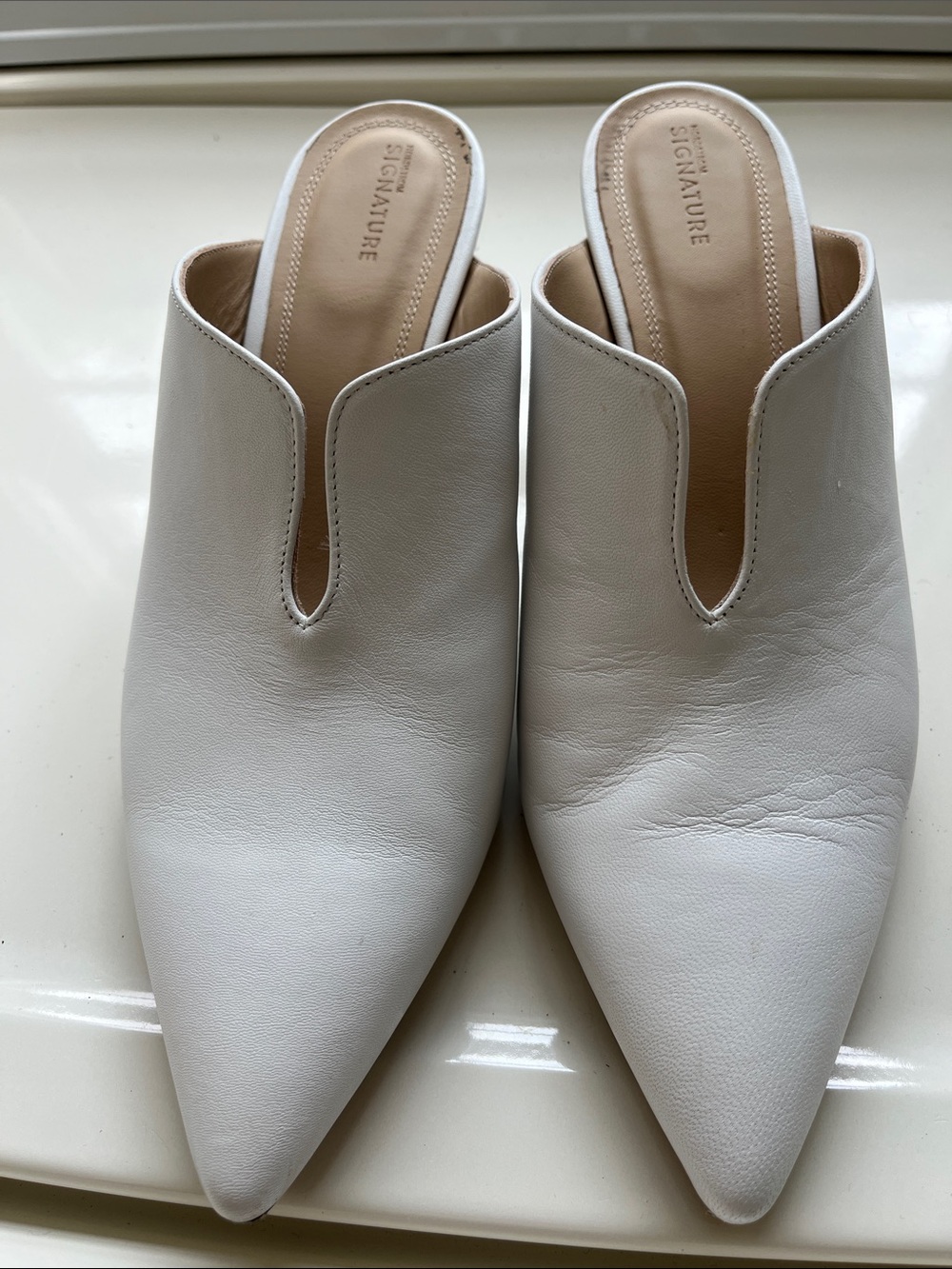 Vero Cuoio White Pointed V-Cut Leather Mules